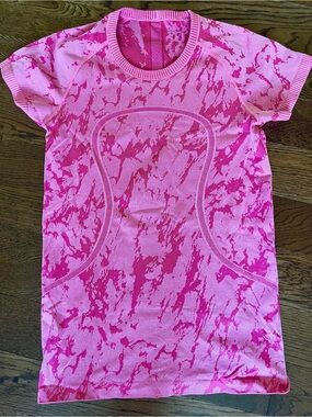 lululemon athletica top | Lululemon stretchy workout pink shirt exercise